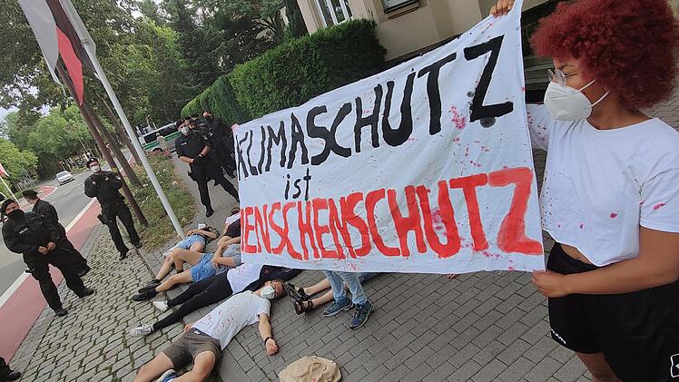 Protest in Bayreuth: Bei den Festspielen veranstalteten Klimaaktivist*innen eine Aktion.