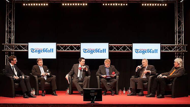 90 Minuten lang wurde diskutiert (von links): Marc Holland, Frank Altrichter, die Moderatoren Thomas Apfel (Radio Eins) und Berthold Köhler (Tageblatt), Frank Rebhan und Thomas Büchner. Fotos: Albert Höchstädter