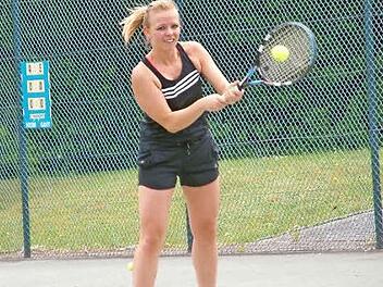 Christina Wirth vom TC Marktrodach bleib beim 18:3 gegen die SpVgg Rattelsdorf sowohl in ihrem Einzel als auch im Doppel mit Angela Leipold ohne Satzverlust. Foto: Hans Franz
