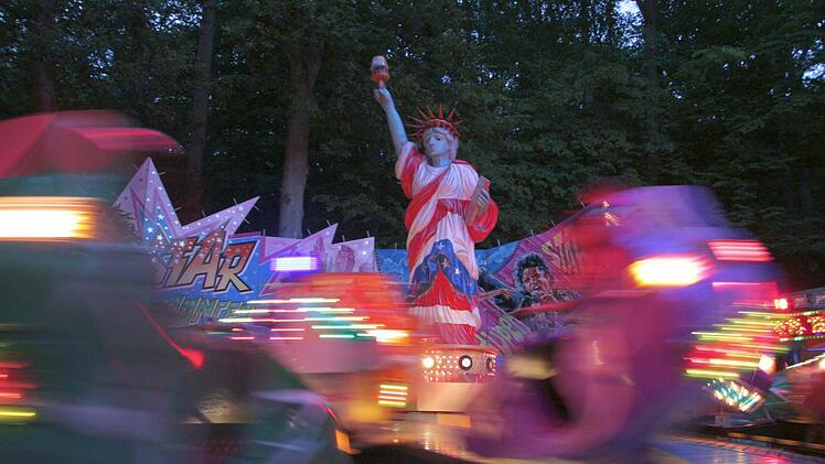 Am Fahrgeschäft "Stardancer" entzündete sich der Streit.  Foto: Josef Hofbauer