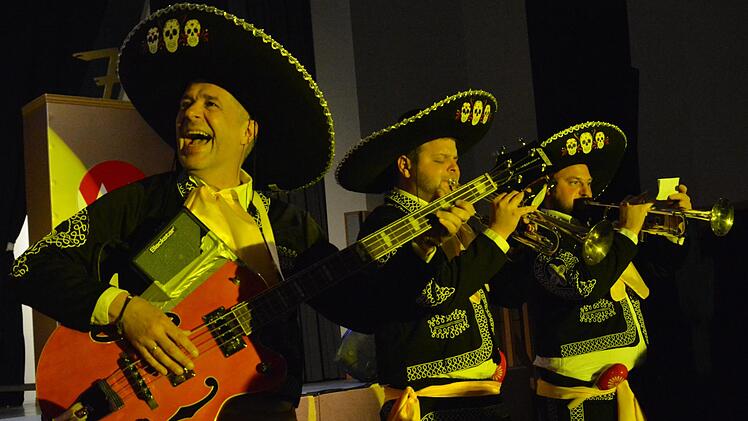 Stilecht hatte man natürlich auch eine echte Mariachi-Band engagiert. Foto: Björn Hein