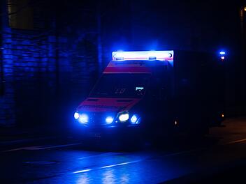 Unfall auf Kreisstraße bei Michelau: Zwei Verletzte und Totalschaden