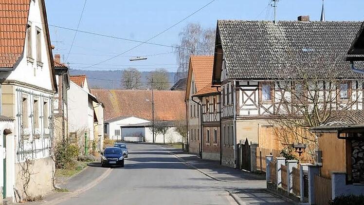 Junkersdorf wird ein Schwerpunkt der Erneuerung in der Abwasserbeseitigung. Zahlreiche Arbeiten sind vorgesehen. Finanziell müssen sich die Bürger hier und in anderen Stadtteilen beteiligen. Mit der neuen Satzung schuf der Stadtrat die rechtliche Grundlage.  Fotos: Gerold Snater