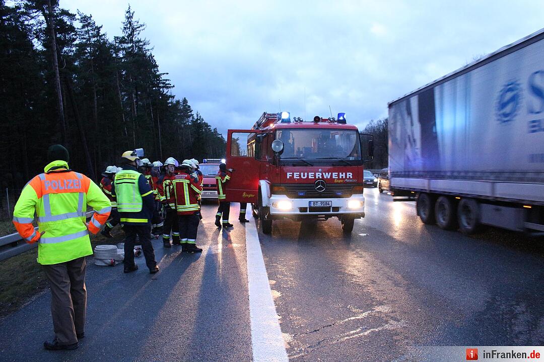 Nagelneuer Autokran brennt bei Ueberfuhrungsfahrt aus - Schaden mindestens eine Millionen Euro