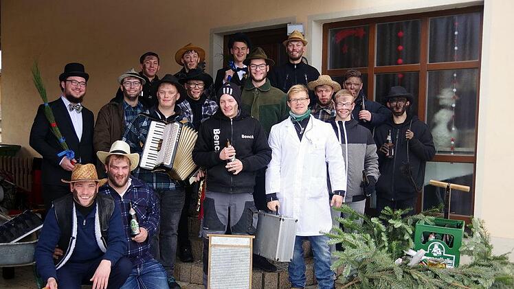 Vor den umtriebigen Pfefferern war am "Tag der unschuldigen Kinder" in Birnbaum und Neufang niemand sicher. Foto: Heike Schülein