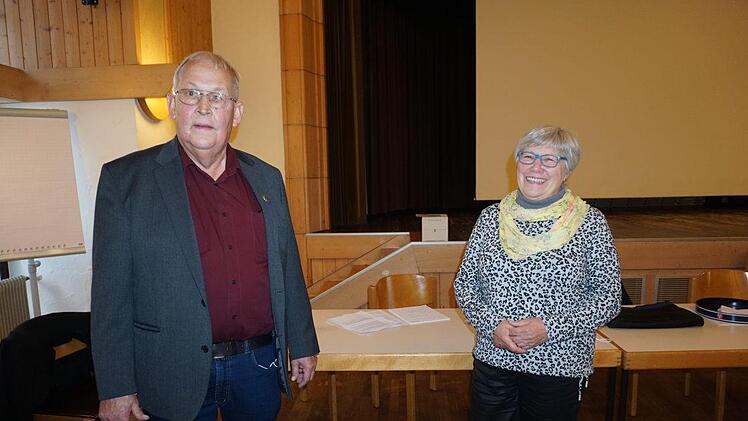 Die bisherige Regionsschriftführerin Elisabeth Hauck stand für eine Wiederwahl nicht mehr zur Verfügung. Der bisherige Regionsvorsitzende Konrad Tripp dankte ihre für ihr Engagement.  Foto: Marion Eckert