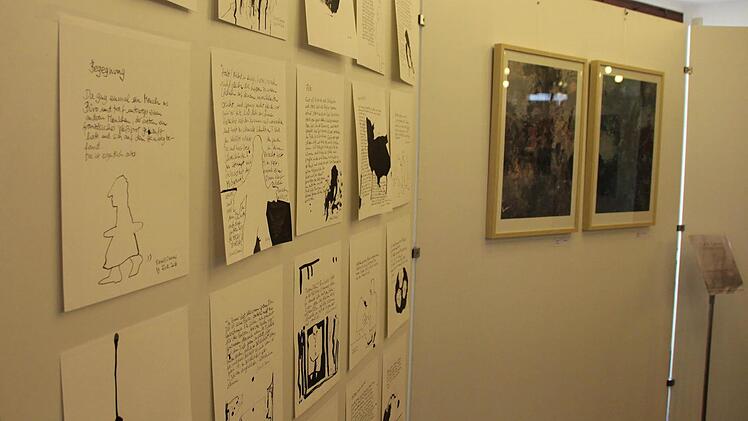 Eva Feichtinger hat Gedichte des russischen Schriftstellers Daniil Charms mit Feder geschrieben und illustriert. Foto: Benedikt BorstEva Feichtinger hat Gedichte des russischen Schriftstellers Daniil Charms mit Feder geschrieben und illustriert. Foto: Benedikt Borst