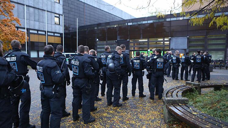 An einer Berufsschule in Nürnberg-Schoppershof lief am Dienstagmorgen ein Großeinsatz der Polizei. Foto: News5