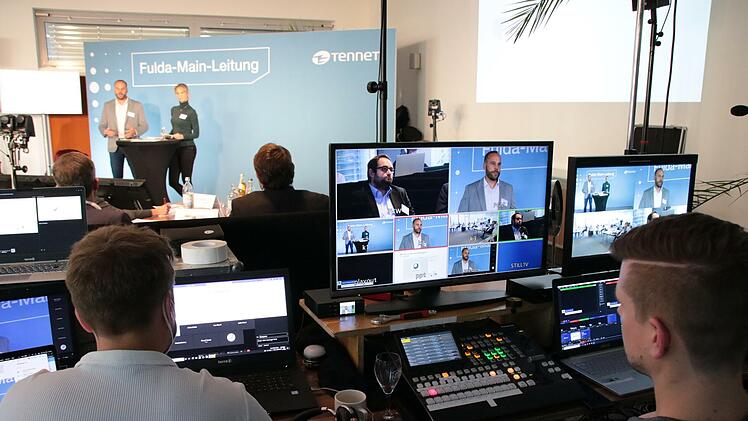 Beim Dialog-Forum haben sich  auch viele Bürgermeister über den Trassenverlauf informiert. Foto: Ralf Ruppert