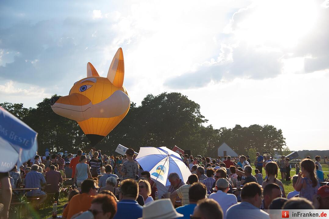 Jubiläumsausgabe: Zum 20. Mal hat die Raiffeisenbank Seebachgrund zu ihrem Ballonmeeting nach Hannberg eingeladen. Mehr als 2000 Menschen waren gekommen.