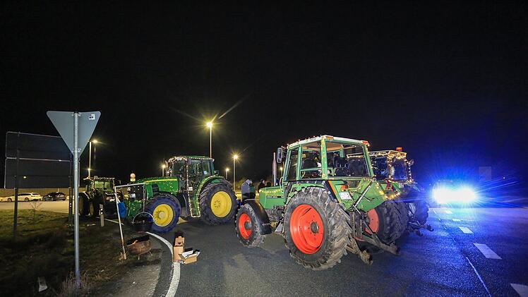 Landwirte blockieren Lidl-Zentrallager in Oberfranken
