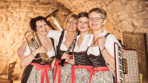 Die vier Musikerinnen von Kaufmannsware aus Weisbach verbinden Volksmusik mit Witz.