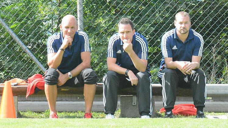Triumvirat vom Kohlenberg: (von links) Fitness-Trainer Charly Pfülb, Cheftrainer Dirk Züchner und Co-Trainer Achim Schaupp. Foto: ssp