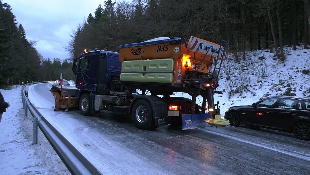 Wintereinbruch in Franken: Blitzeis und Schnee