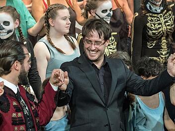 Erfolgreiches Coburg-Debüt: Daniel Carter, Kapellmeister an der Deutschen Oper Berlin, dirigierte als GMD-Aspirant die "Carmen"-Aufführung am Mittwoch im Landestheater Coburg.Foto: Jochen