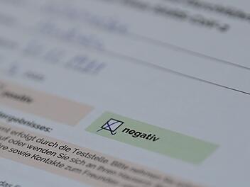 In Burkardroth gibt es seit Montag eine Corona-Teststrecke. Symbolfoto: Soeren Stache/dpa-Zentralbild/dpa