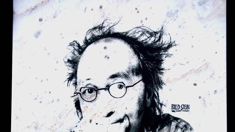 Diesen Stein bekam der Abgebildete, Kabarettist Urban Priol, geschenkt.