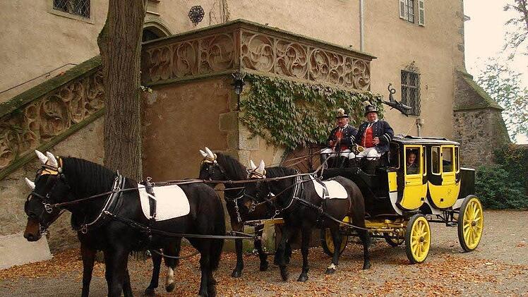 Früher fuhr die Postkutsche bis in den Schlosshof, heute ist das nicht mehr möglich. Foto: Archiv Wimmel