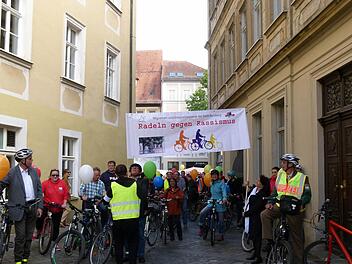Die Radler machen sich auf den Weg zu sieben Stationen im Stadtgebiet. Foto: Marion Krüger-Hundrup