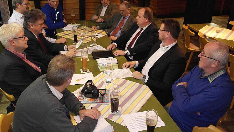 Der Arbeitskreis Wirtschaft der Oberland-Initiative "Lebensqualität durch Nähe" (LQN) tagte in der Frankenwaldhalle.