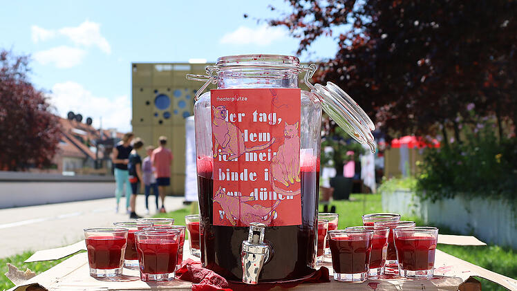 Nürnberg: Kindertheater Pfütze mit Parcours zum Thema Menstruation