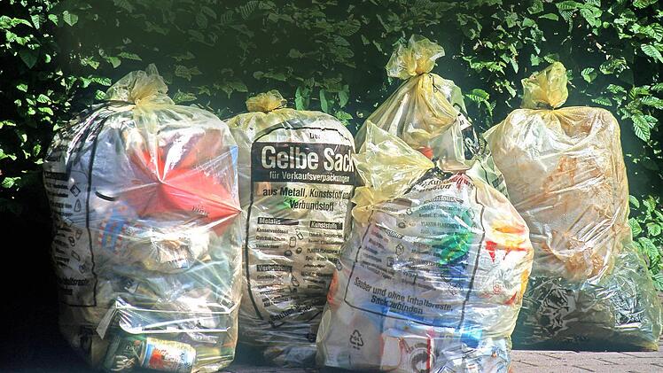 Kulmbach hat schon seit 1993 den gelben Sack. Bayreuth zieht nächstes Jahr mit der gelben Tonne nach. Foto: imago/Jochen Tack