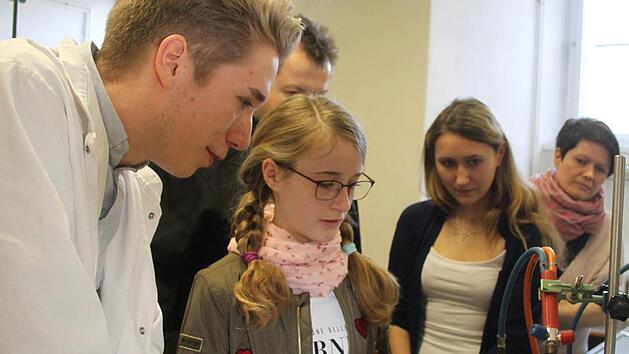 Einfach mal in den Beruf hineinschnuppern -und sich dabei informieren, das war die Devise am Tag der offenen T&uuml;r.Foto: Sonny Adam