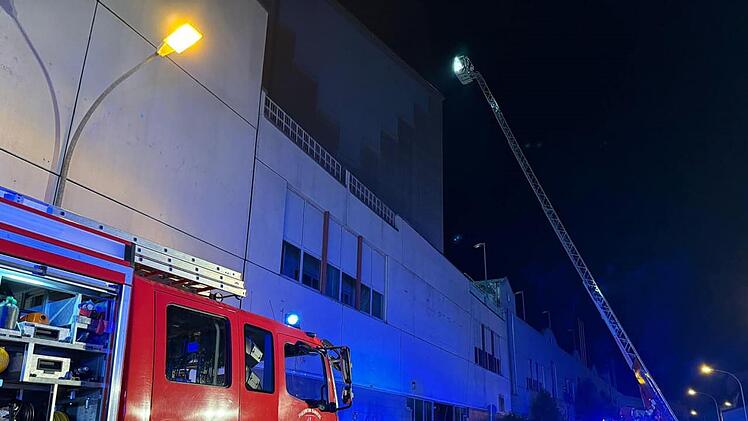 Bamberg: Atrium-Brand fordert Feuerwehr gleich mehrfach - "schwierig"