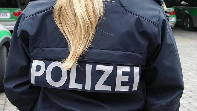 Reflektierende Flächen gibt es an den neuen Uniformteilen. Sie sind auch zu verdecken, wenn ein Polizist nicht erkannt werden soll.