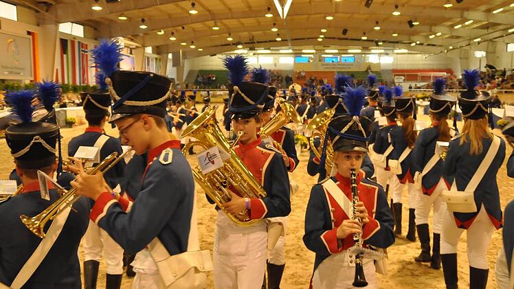Das Jugendmusikkorps der Stadt Bad Kissingen bei seiner dreißigminütigen Marching-Show. Fotos: Peter Klopf