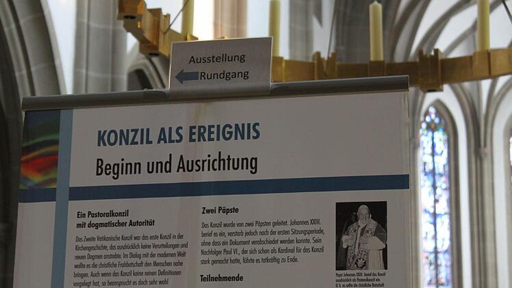 Bis zum 15. November ist die Ausstellung zum II. Vatikanischen Konzil noch in der Herz-Jesu-Kirche zu sehen. Foto: Anja Greiner