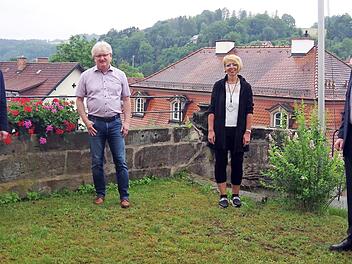 Rotary-Präsident Thomas Teuchgräber (rechts) und Beirat Stefan Müller (links) bei der Spendenübergabe an Lebenshilfe-Geschäftsführer Wolfgang Schmidt-Palm und Caritas-Sozialpädagogin Irene Piontek  Foto: Heike Schülein