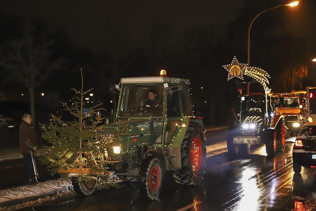 In Kulmbach durfte die beliebte Lichterfahrt der Traktoren stattfinden.