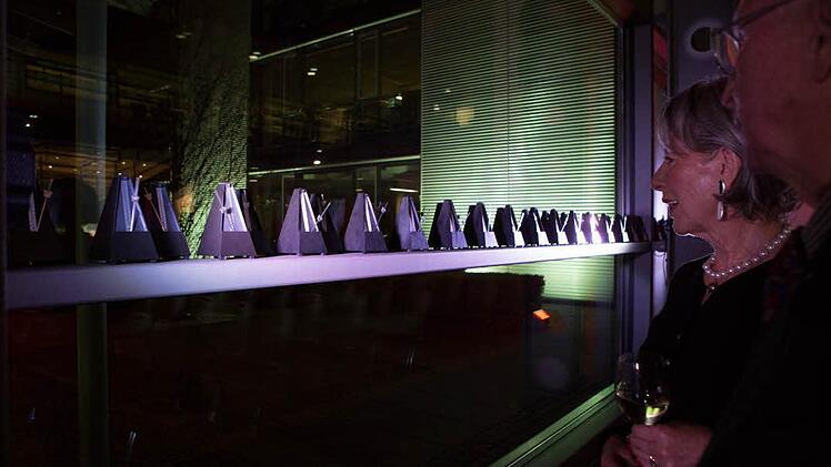 Faszinierendes Erlebnis für die Zuhörer: György Ligetis "Poeme Symphonique für 100 Metronome"Foto. Barbara Herbst