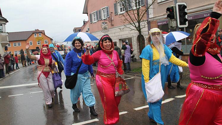 Gute Laune auch bei den Fußgruppen