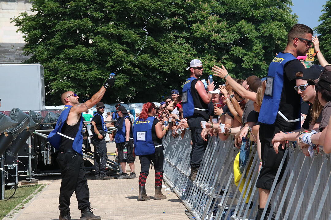 Halbnackt oder im Kostüm: Stimmung bei RIP 2017