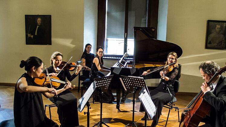 Mitreißend musiziert: Werke von Frank Bridge und Edward Elgar erklang beim Coburger Rathauskonzert.Foto: Jochen Berger