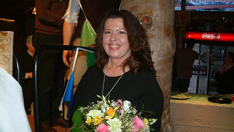 Birgit Shah-Räder  aus Dörfles   sorgt immer wieder für die perfekte Maske der Doubles.Hans Franz