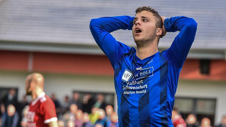 Enttäuschung pur: Der Prappacher Simon Rambacher rauft sich nach der erneuten Relegationspleite die Haare. Foto: Ryan Evans