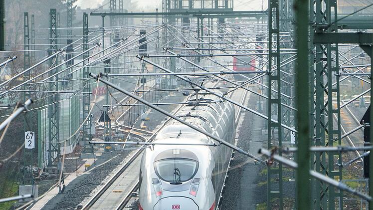 Bahnbetrieb auf Riedbahn