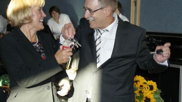 Sie waren ein gut eingespieltes Team, jetzt übergab Christoph Stumpf offiziell den Schlüsselbund des Schulleiters an seine Nachfolgerin Heidrun Görtler.