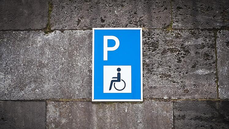Würzburg: Stadt informiert - Nicht alle Schwerbehindertenausweise gelten für Sonderparkplätze