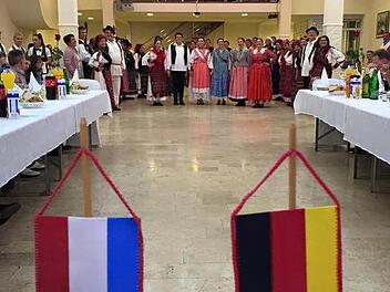 Beim Empfang in Nova Gradiška erschienen die Kroaten in Tracht.  Foto: Rathaus