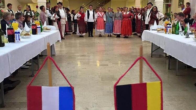 Beim Empfang in Nova Gradiška erschienen die Kroaten in Tracht.  Foto: Rathaus