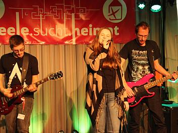 Heizte ordentlich ein: Die Band "Released Date" unter Jonas Hammerbacher. Fotos: Hans-Jürgen Burdack