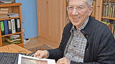 Am 27. März jährte sich zum 400. Mal der Tag, an dem Fürstbischof Julius Echter dem Haßfurter Heilig-Geist-Spital eine Ordnung gab. Volker Grumbach stellt demnächst sein Buch "Das Bürgerspital zum hl. Geist in Haßfurt - 400 Jahre Spitalordnung Julius Echters" offiziell vor. Es ist mit Sachverstand und Humor geschrieben. Foto: Ulrike Langer