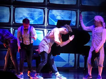 Dancefloor Destruction Crew mit  "Breakin' Mozart" im Bad Kissinger Kurtheater. Gerhild Ahnert