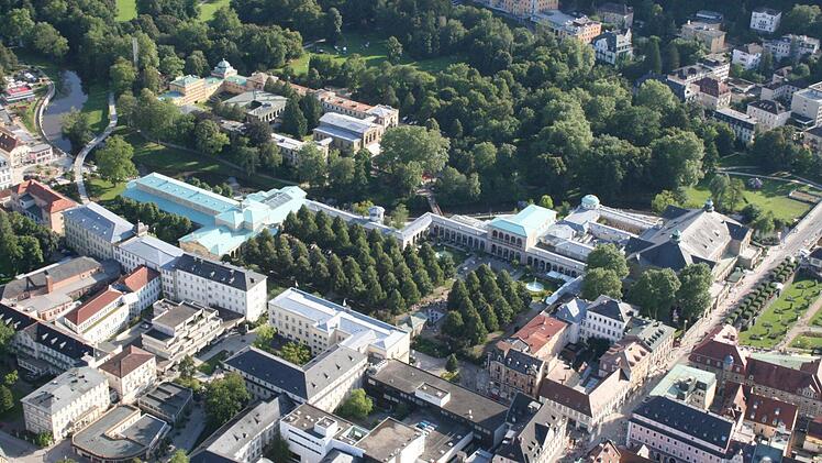 Regentenbau, Wandelhalle und Kurpark sind das Zentrum der Kur.