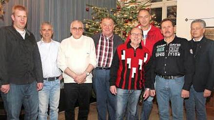 Die Jubilare der Firma Schicker (von links) Andreas Lotter (zehn Jahre), Peter Hartan, Günther Sperbig (beide 25), Oskar Fischer (50), Reinhard Winkler, Janus Pyka (beide 25) und Kaspar Werner (40) mit Firmenchef Michael Schicker. Fotos: Sonja Adam