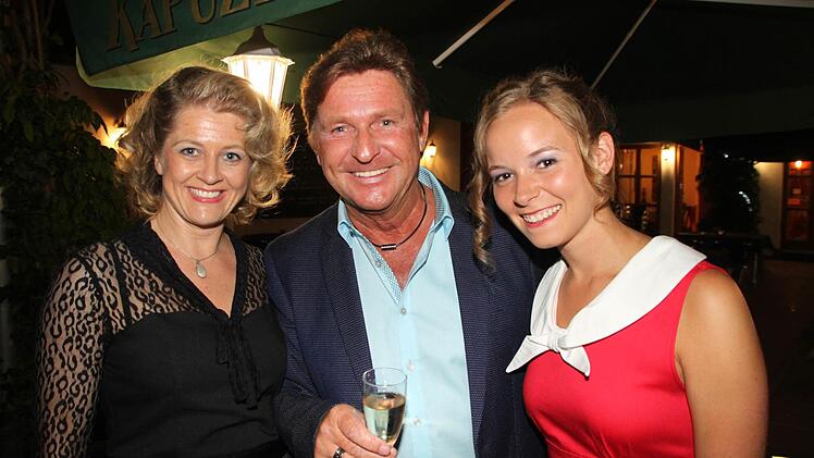 Umtrunk nach der Vorstellung Foto: Jürgen Gärtner